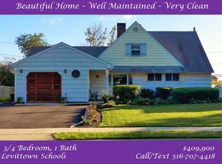 40 Sandpiper Ln, Levittown, NY 11756