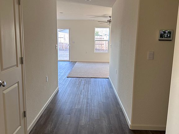 4th image of 693 Elizabeth Ct