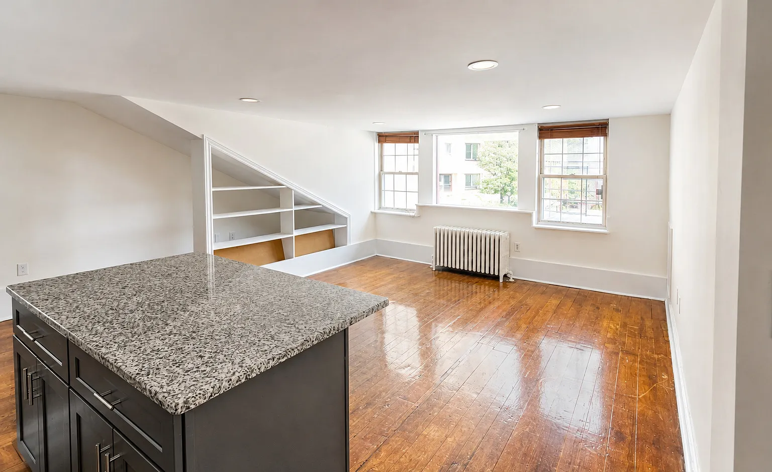 20 West Franklin st, — Photo 1