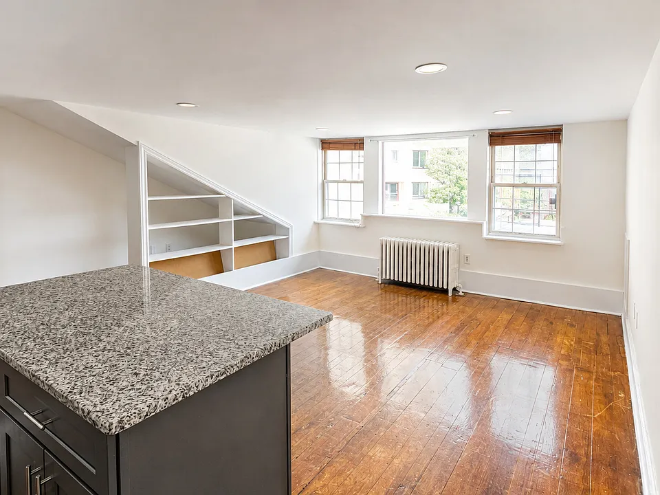 20 W Franklin St #8