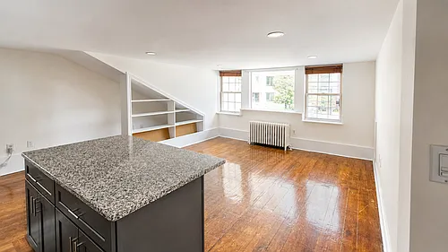 20 W Franklin St #8 Photo 1