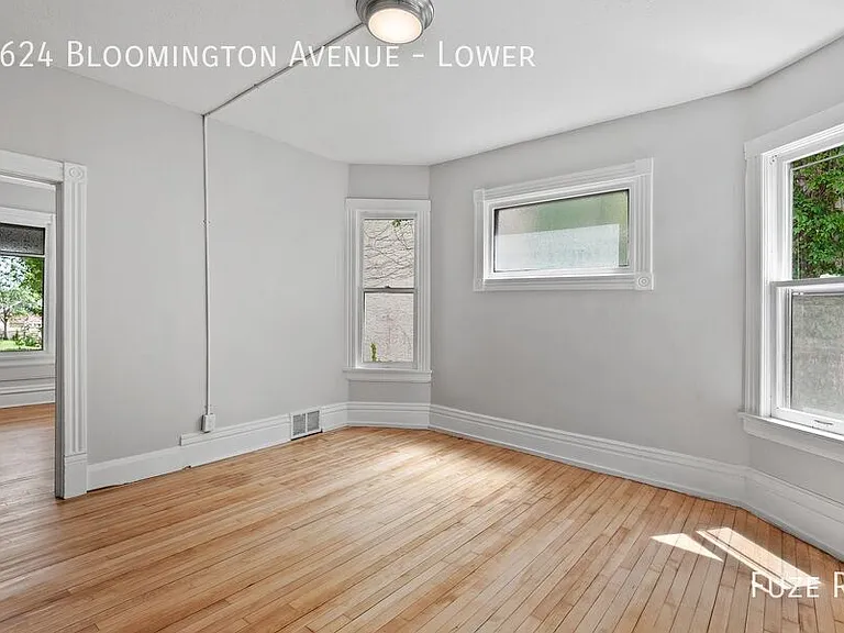 3624 Bloomington Ave #LOWER — Photo 5