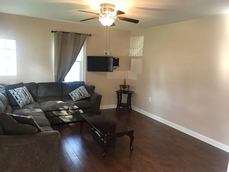 435 N Fairview Ave — Photo 4