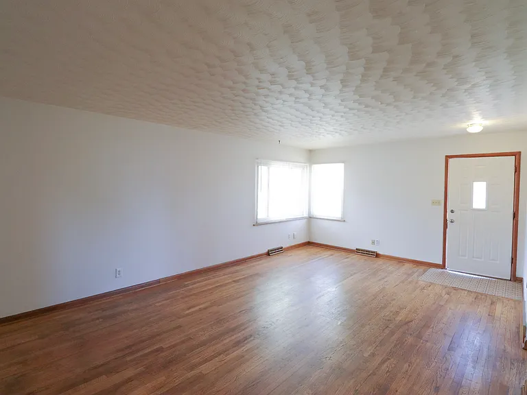 608 Cowan St — Photo 3
