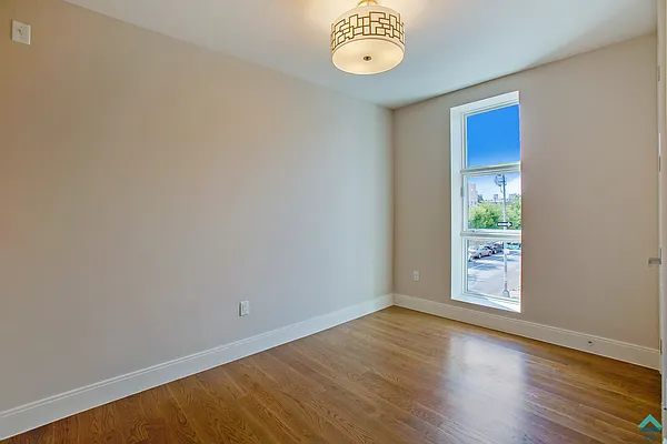 Rented by EXR | media 27