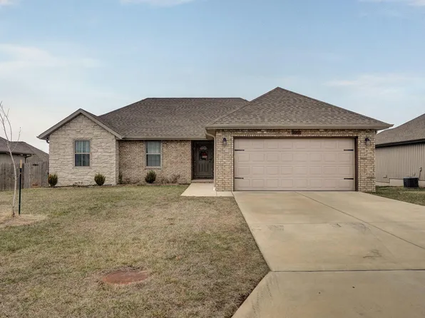 677 N Maplewood Hills Road, Nixa, MO 65714