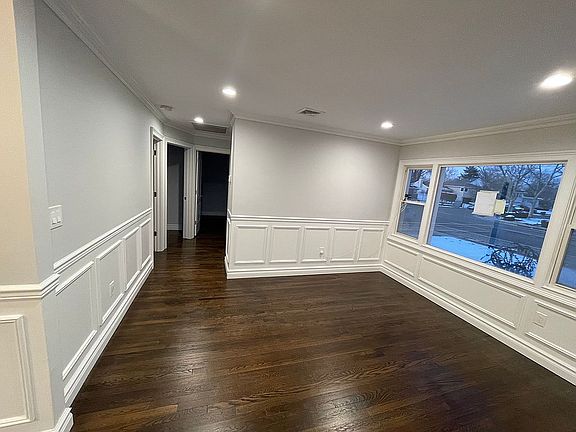 5th image of 728 Bellmore Ave