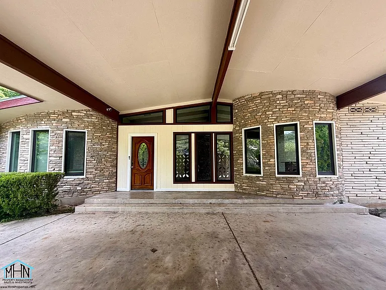 100 Bluet Ln — Photo 1