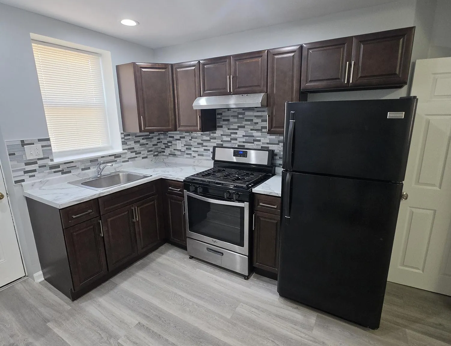 2 bed, 868 sqft, $1,500 — Photo 3