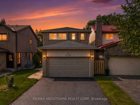 668 Greycedar Cres, Mississauga, ON L4W 3J7