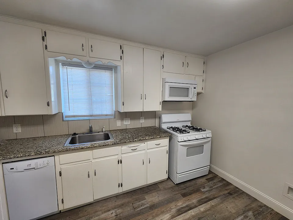 306 W Tulare Ave