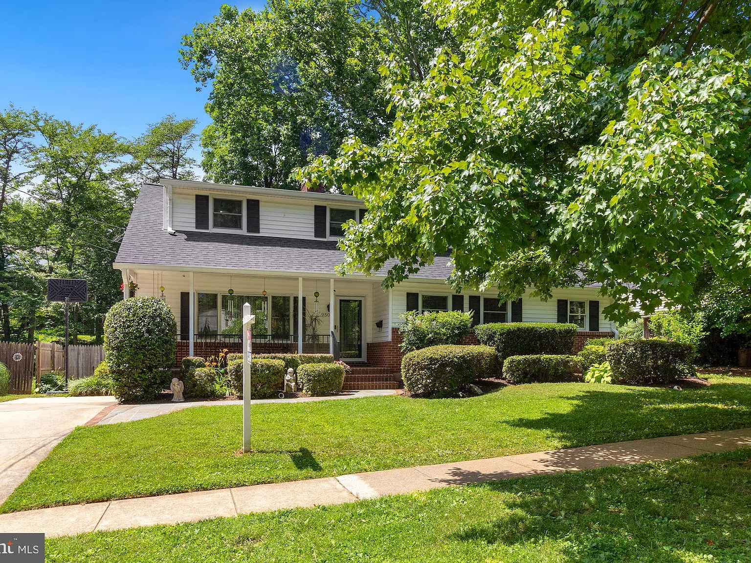 5 bed, 3700 sqft, $5,200 — Photo 1