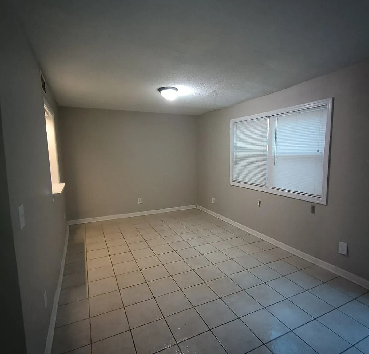 3 bed, 1350 sqft, $1,350 — Photo 4