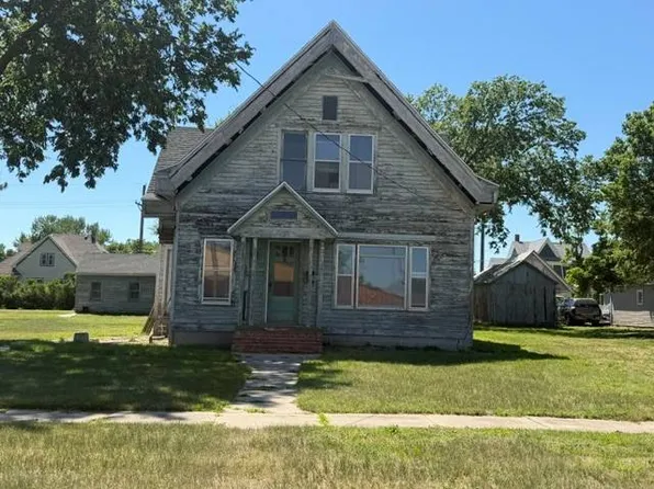 325 N Cherry St, Red Cloud, NE 68970
