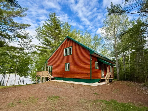 8 Breezy Knoll Lane, Baileyville, ME 04694