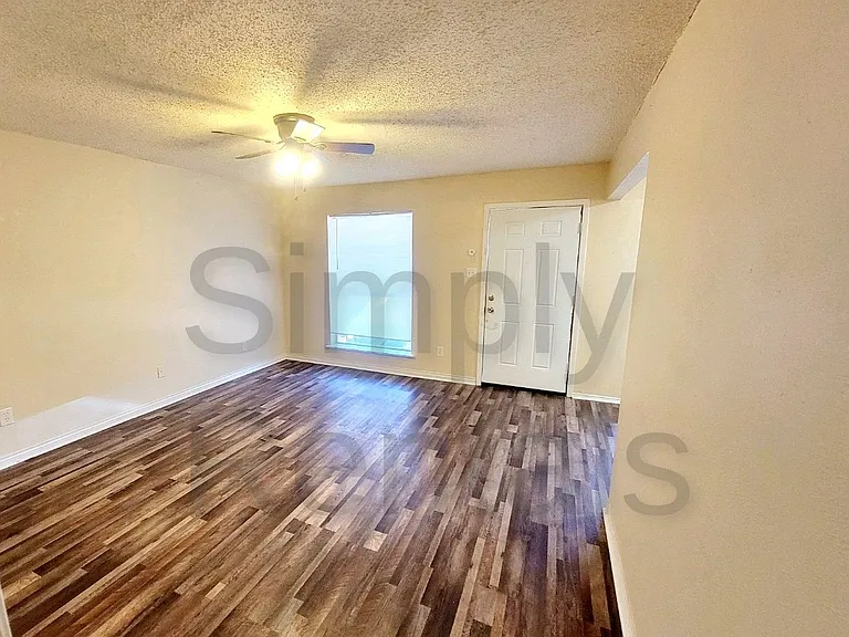 202 Park Cir — Photo 14