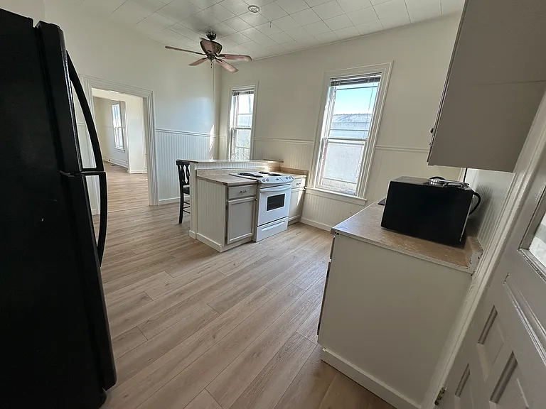 234 S Carbon Ave — Photo 3