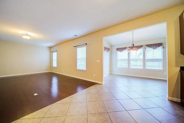 100 Sophie Ct — Photo 11