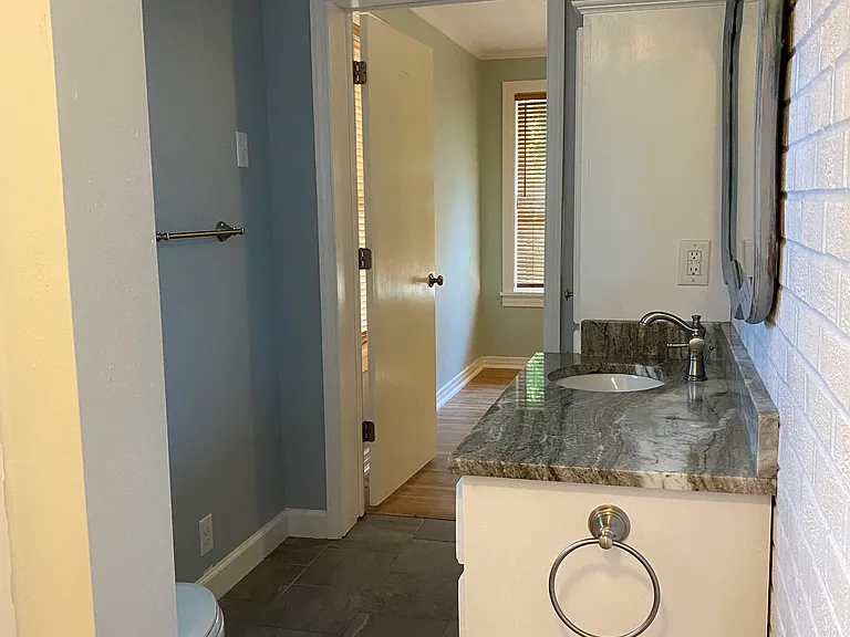 1410 S Maple St — Photo 4