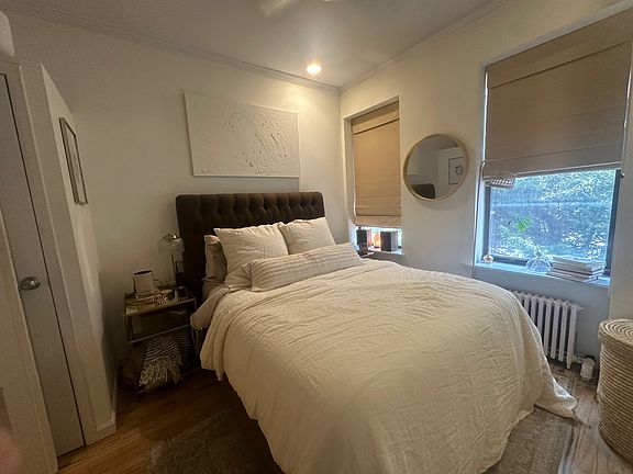 5th image of 225 W 10th St APT 1C