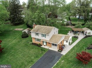 16 Buttonwood Dr, West Grove, PA 19390