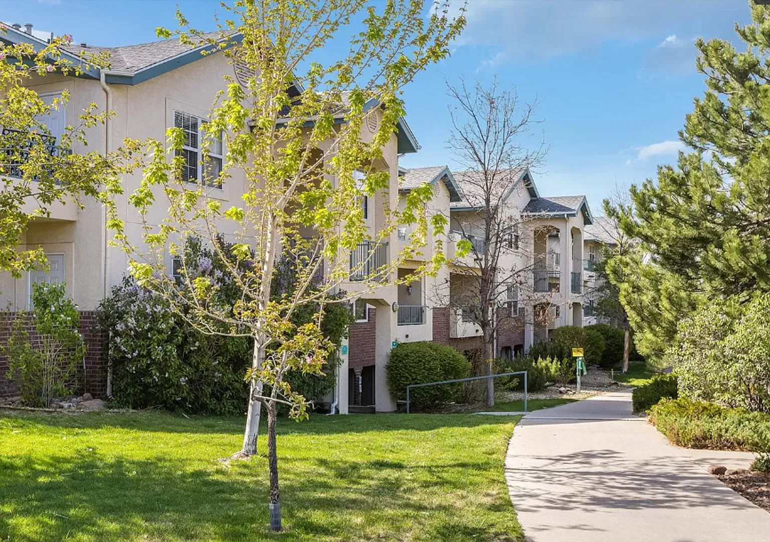Fabulous 2 Bed 1 Bath Condo Off Mohawk In Boulder- Available December 15th! — Photo 1