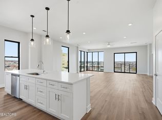 327 W Summit Hill Dr #700, Knoxville, TN 37902