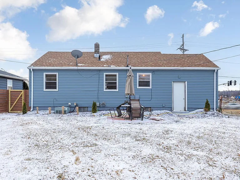 7514 Cass St — Photo 23