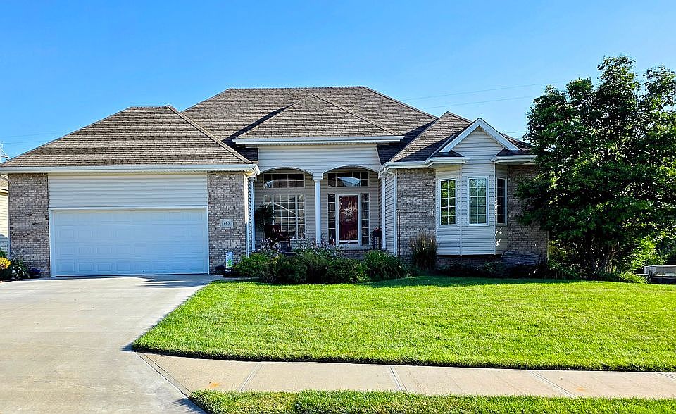 1st image of 165 Eagle View Dr