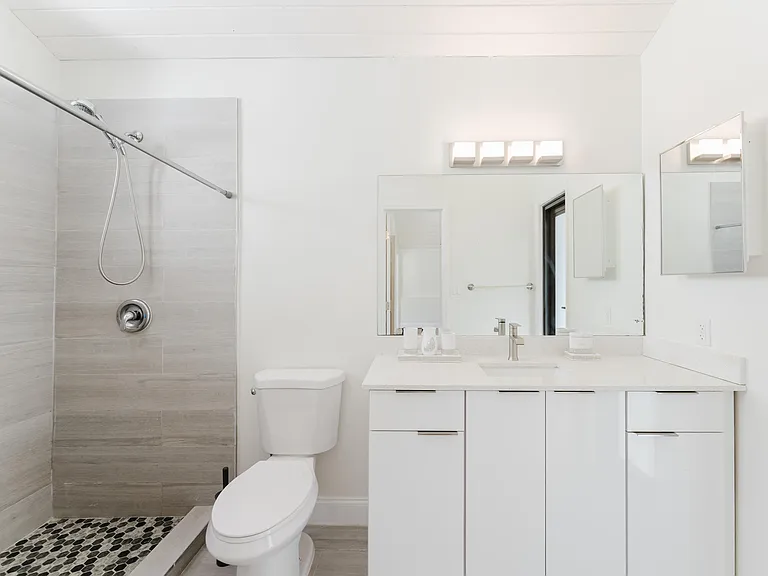 665 Jeffery St — Photo 34