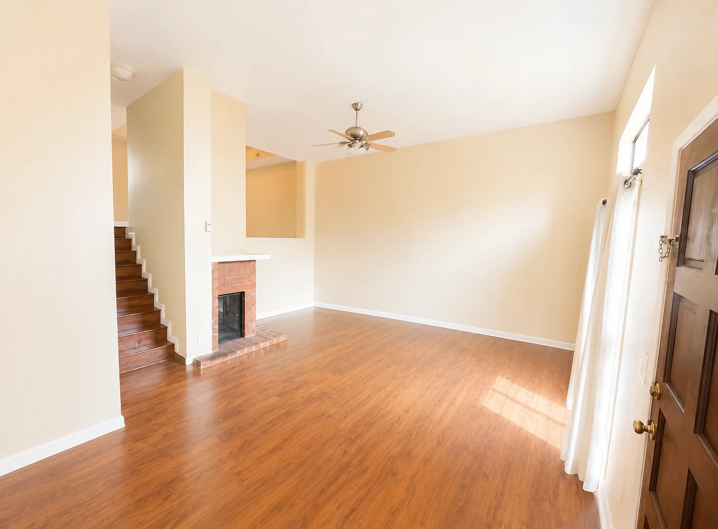 3 bed, 2.5 bath, 1719 sqft, $5,450 — Photo 2