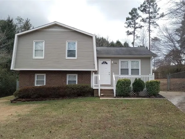 1208 W Rollingwood Cir, Winston Salem, NC 27105