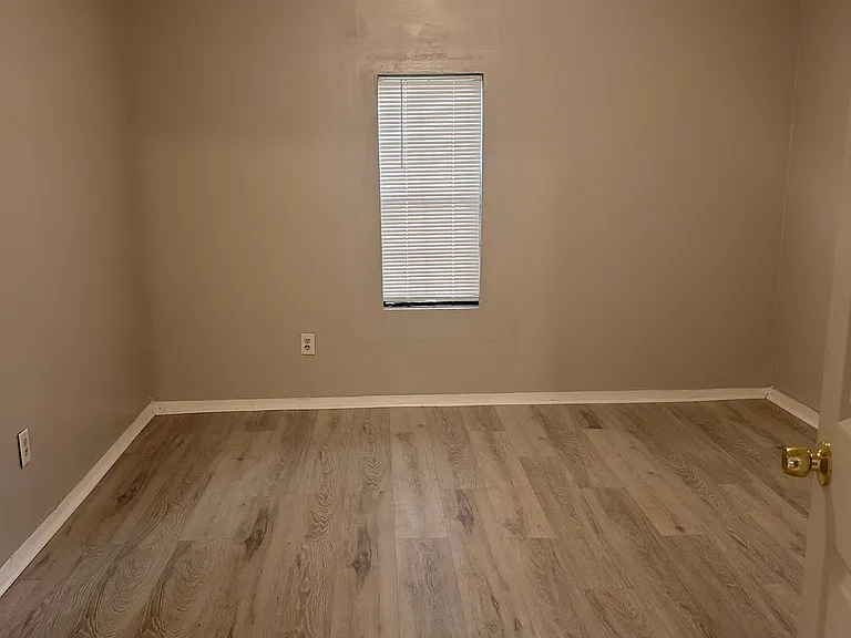 1019 Hill Ave — Photo 4