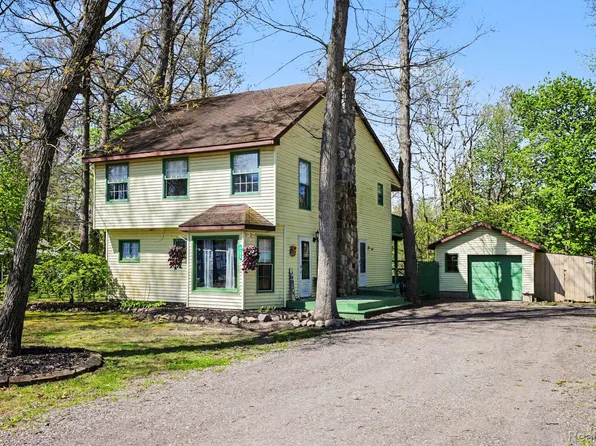 4725 Hickory Dr, Highland, MI 48356