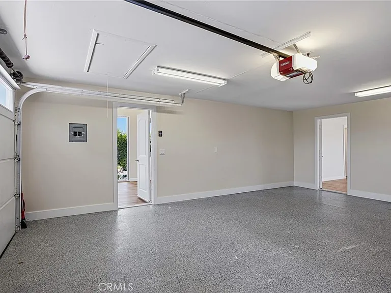 1840 Temple Hills Dr — Photo 40
