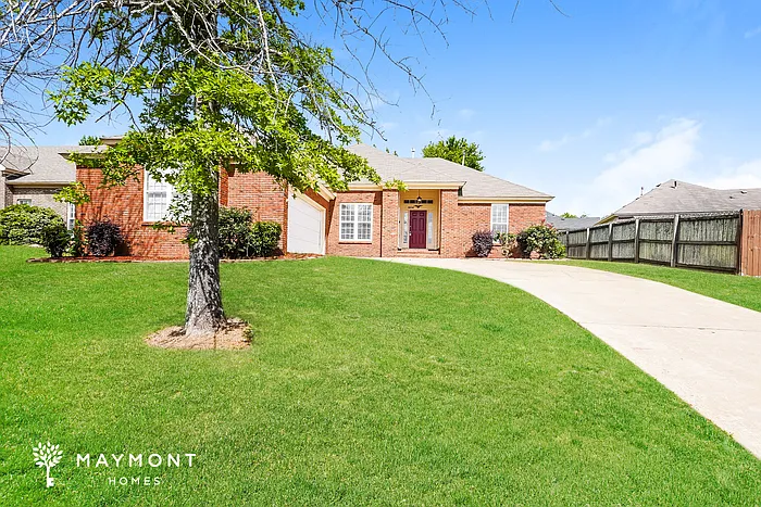 604 Castle Brook Dr — Photo 3