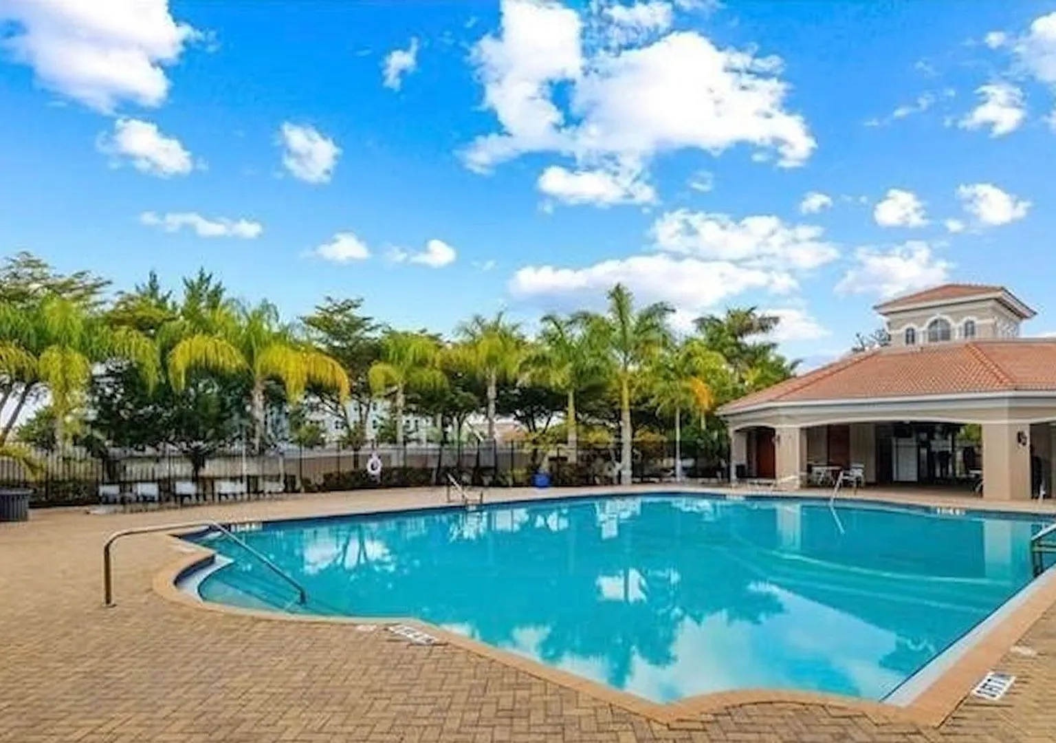 Townhouse with Amenities Galore: 3 BR / 2.5 Bath In The Colonnade Community — Photo 3