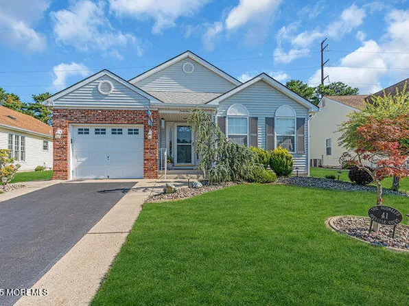 41 Abergele Court, Toms River, NJ 08757