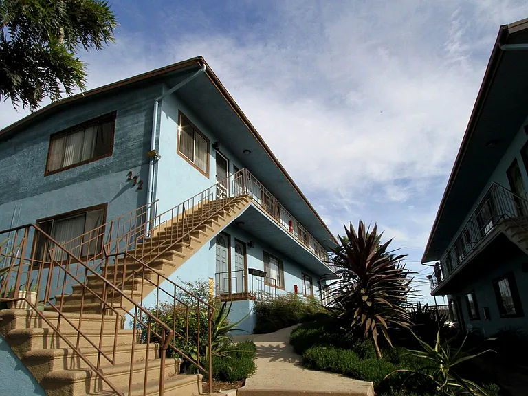 Third Avenue Apartments — Photo 15
