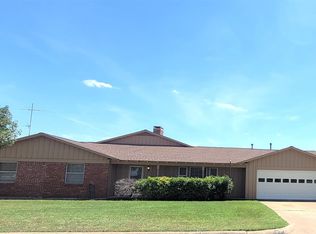 6121 Overlake Dr, Fort Worth, TX 76135