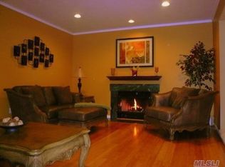 96 E Meadow Rd, Baiting Hollow, NY 11933