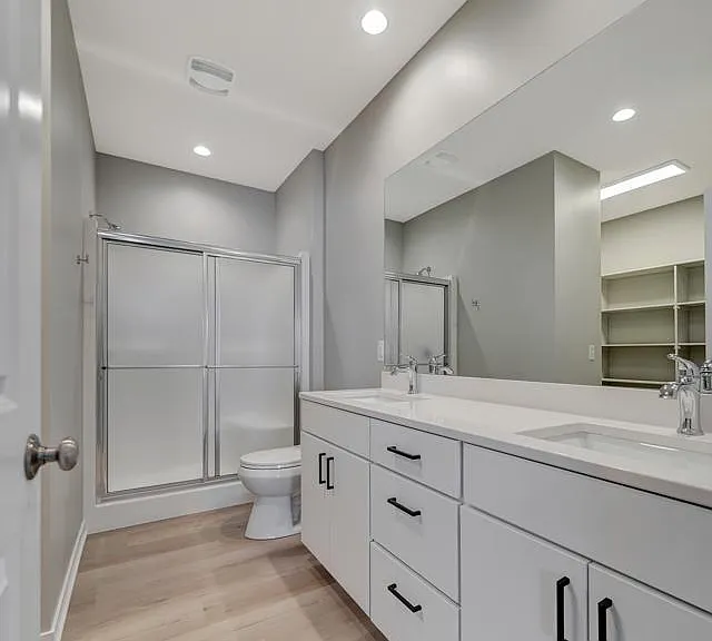 9049 S 42nd St — Photo 17