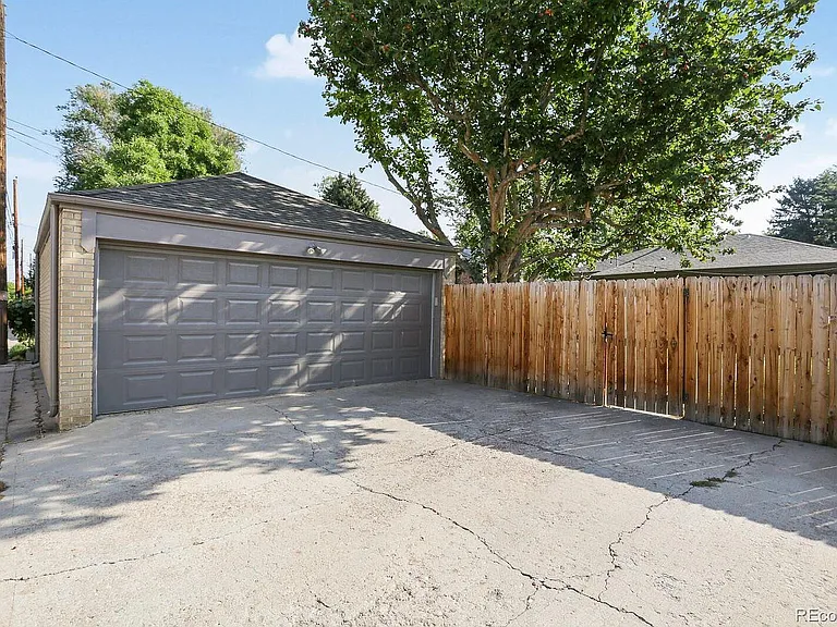 1223 Forest St — Photo 15