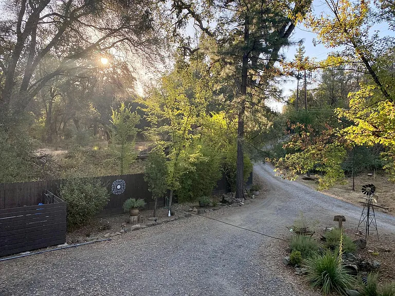 Blacks Ln — Photo 15