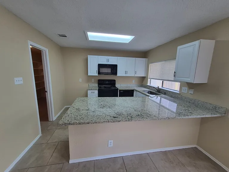 8469 Maple Ridge Dr — Photo 12