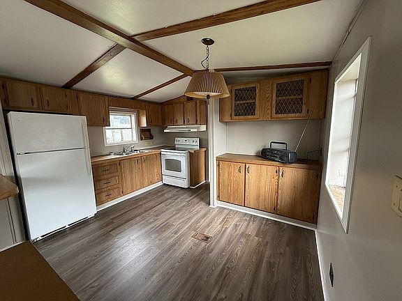4th image of 1003 W 3rd St #7