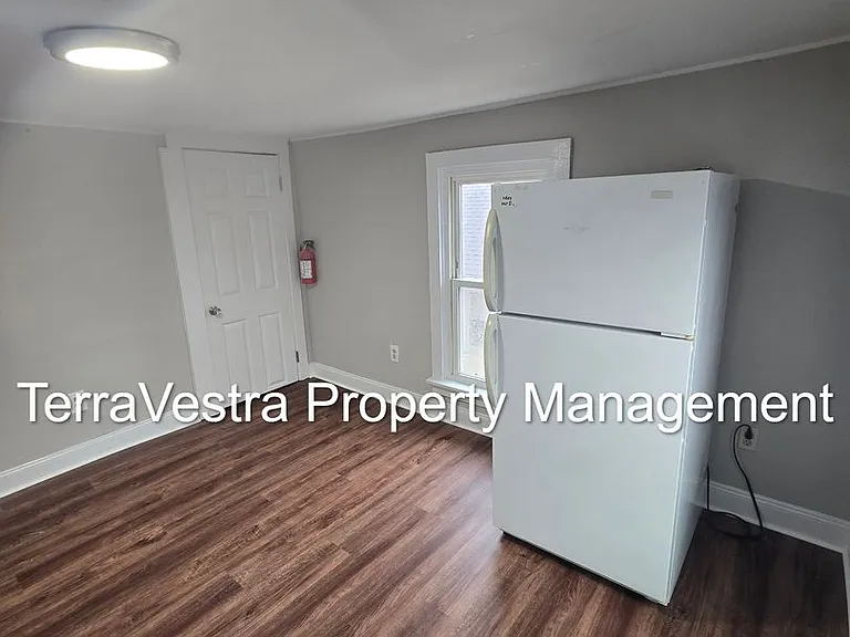 15 Pike Ave — Photo 2