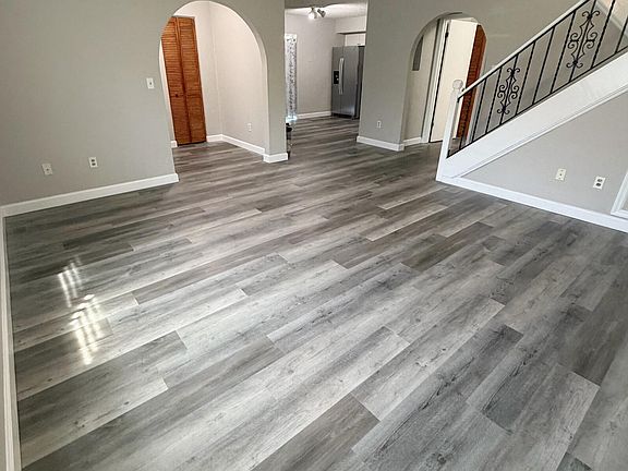 2nd image of 2028 Oak Meadow Cir