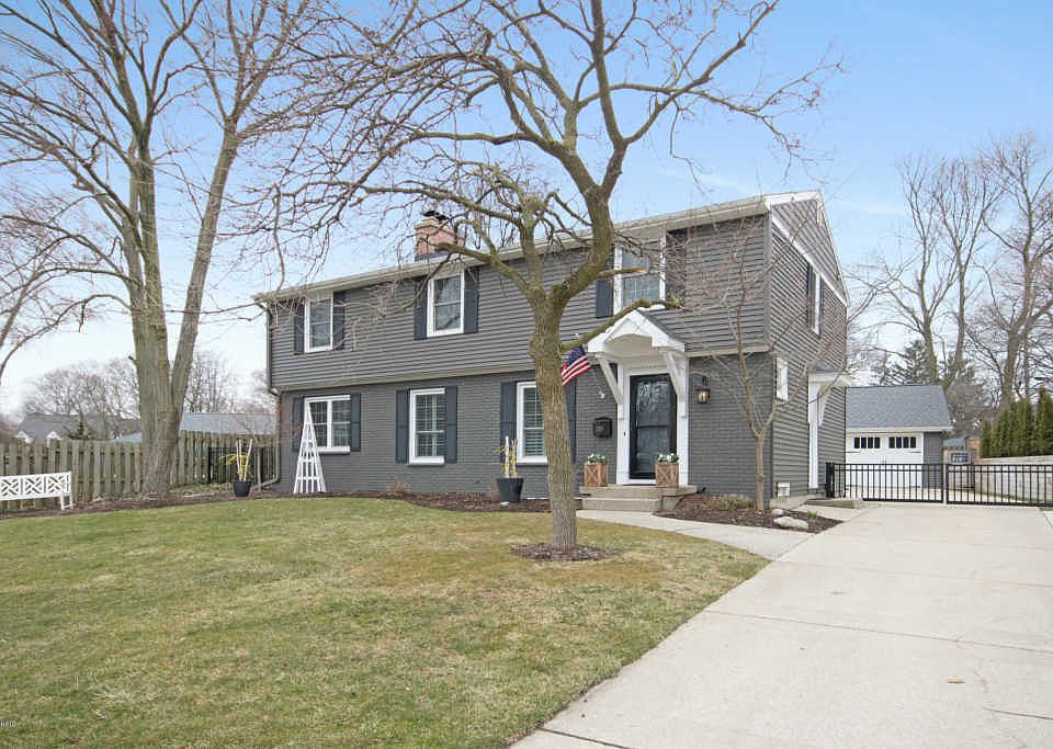 1st image of 2325 Oakwood Dr SE