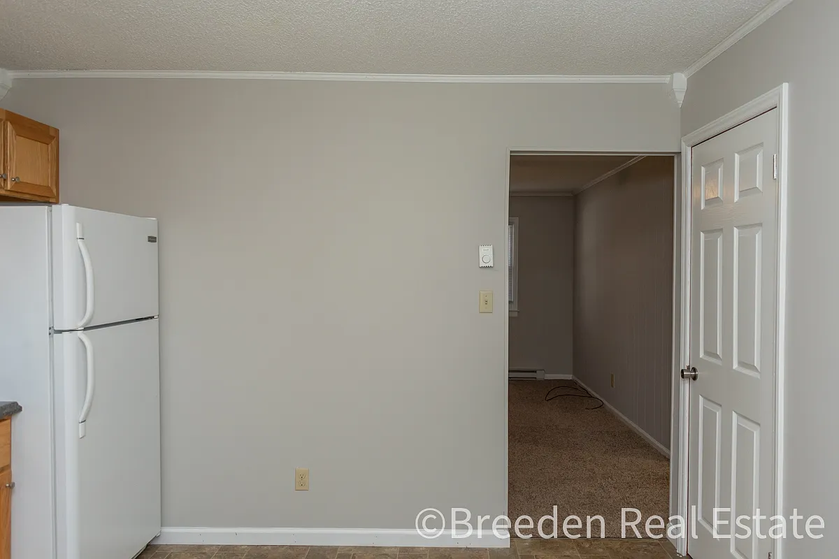 072-01: 1466 Kennedy Drive - F — Photo 2